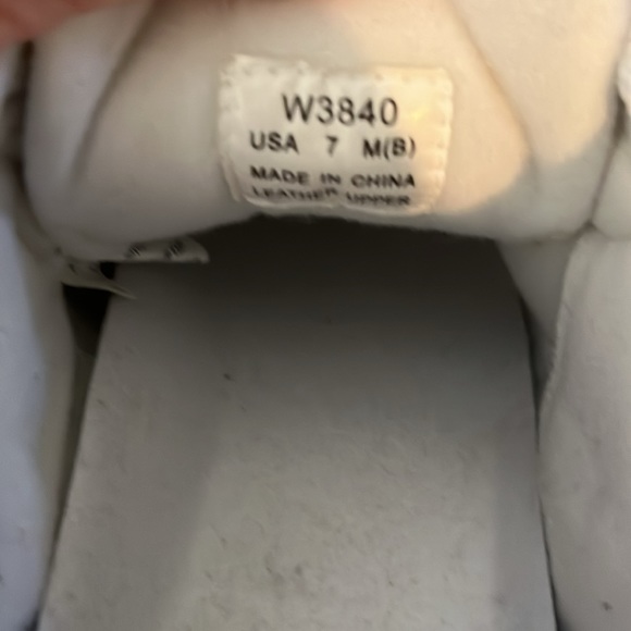 Propet SZ 7 shock absorber walking shoes. Excellent condition. - Picture 6 of 9